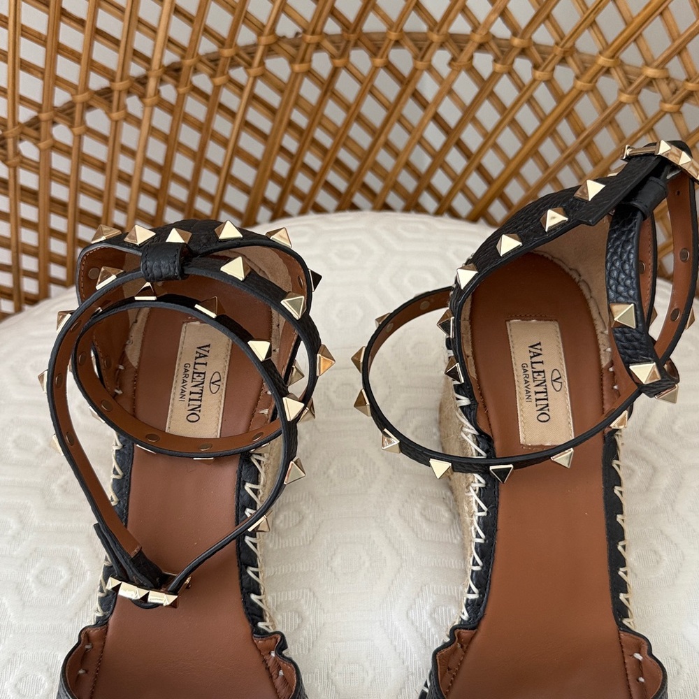 Valentino Rockstud Black and Tan Espadrille Sandals. Excellent condition. - Picture 2 of 6
